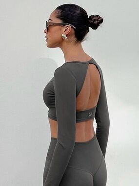 Lazuli Label Open Back Long Sleeve Cropped Top Size Small Shapewear Activewear